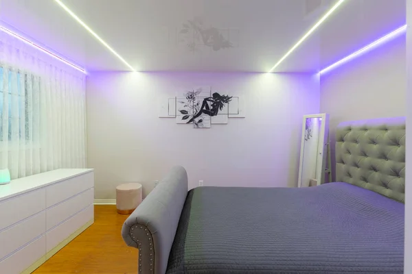 Dormitorio Principal Moderno Con Chirrido Diseño Luz Led — Foto de Stock