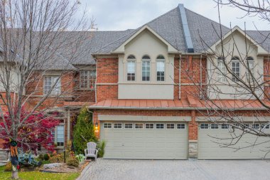 Townhouse veya kat mülkiyeti Kanada