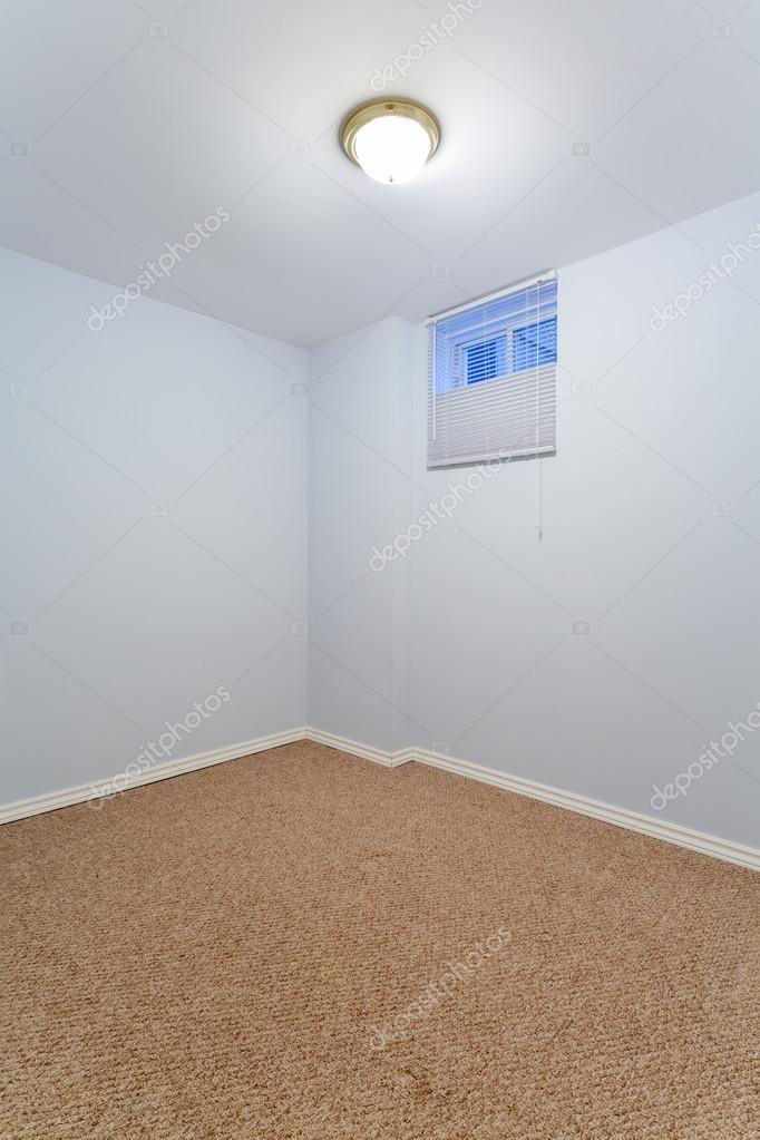 lege kelder slaapkamer — Stockfoto © sergey02 #68725575 lege kelder slaapkamer — Stockfoto © sergey02 #68725575