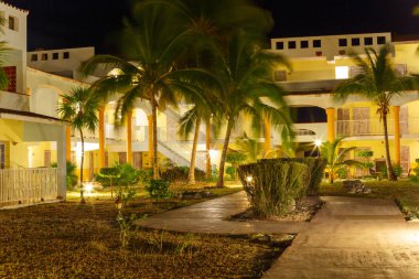 Otel, gece, Cayo Largo, Küba görüntülemek