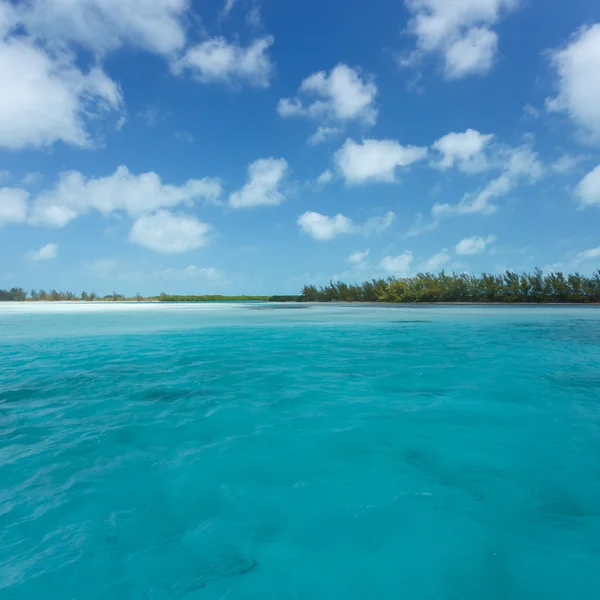Mar do Caribe e ilha solitária — Fotografia de Stock