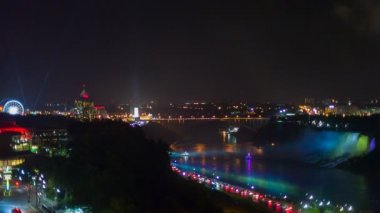 Niagara Falls otelden geceleri görüntüleyin..