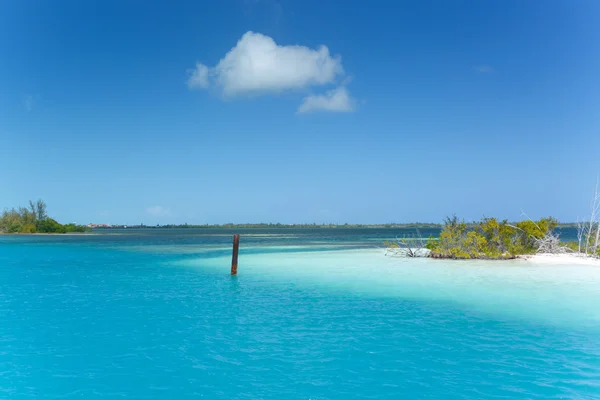 Mar do Caribe e ilha solitária — Fotografia de Stock