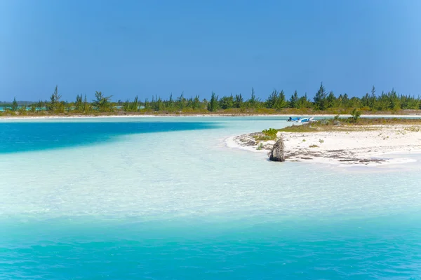 Caribbean sea and lonely island — Stock Photo, Image