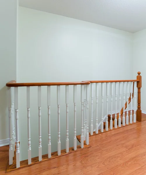 Escalier intérieur en bois — Photo