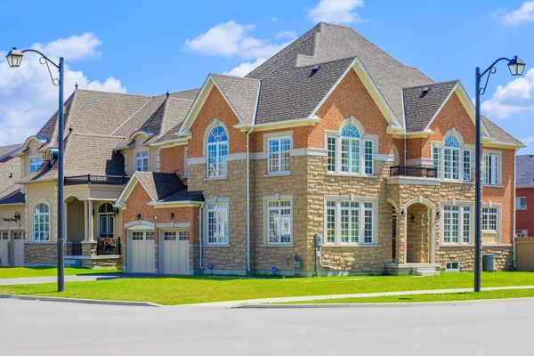 Maisons de luxe en Amérique du Nord — Photo