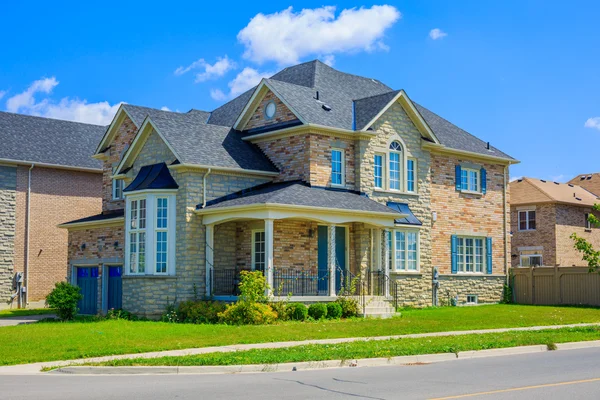 Maisons de luxe en Amérique du Nord — Photo