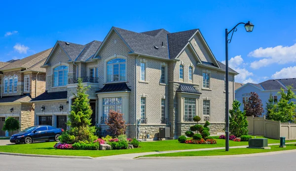 Maisons de luxe en Amérique du Nord — Photo