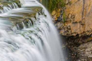 Hamilton sözlüğünde falls