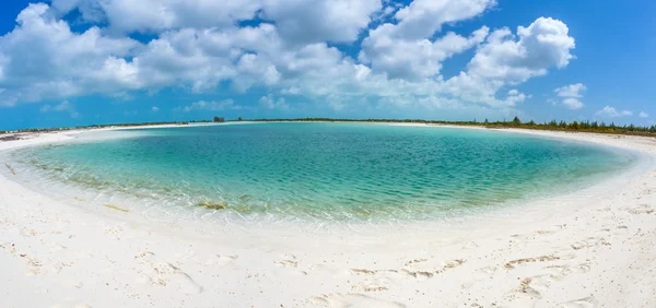 Praia tropical na ilha Cayo Largo — Fotografia de Stock