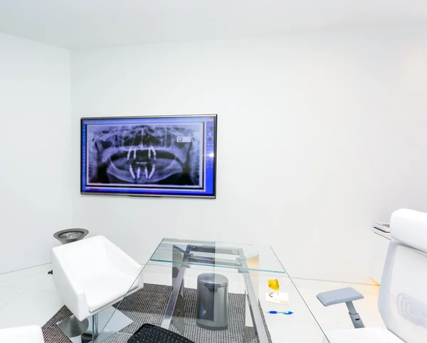 Interno di un moderno studio dentistico — Foto Stock