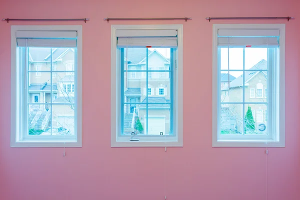 Lege slaapkamer in roze kleur — Stockfoto