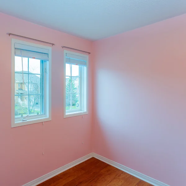 Lege slaapkamer in roze kleur — Stockfoto