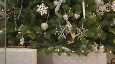 Alışveriş merkezindeki Noel ağacı