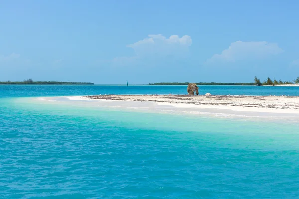 Praia tropical na ilha Cayo Largo — Fotografia de Stock