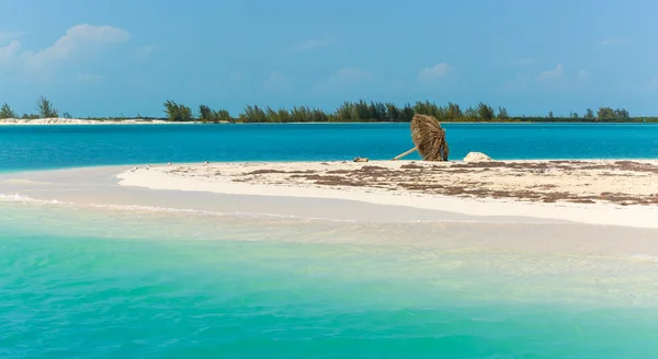 Praia tropical na ilha Cayo Largo — Fotografia de Stock