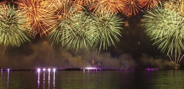 Fuegos artificiales y espectáculo de láser Imagen de stock