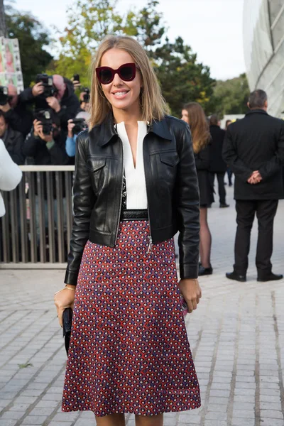 Ksenia Sobchak Deltar Louis Vuitton Show Front Row Paris Fashion — Stockfoto