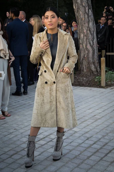 プリンセス シリワヌー ネアラート タイはルイ ヴィトンショーフロントロウに参加 パリファッションウィーク2016 — ストック写真