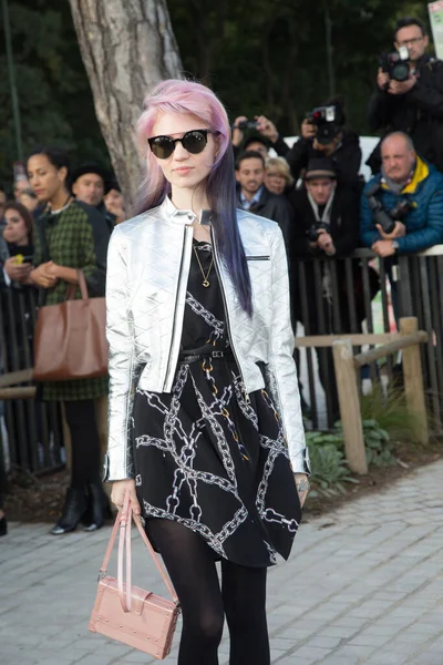 Claire Boucher Grimes Účastní Louis Vuitton Show Front Row Paris — Stock fotografie