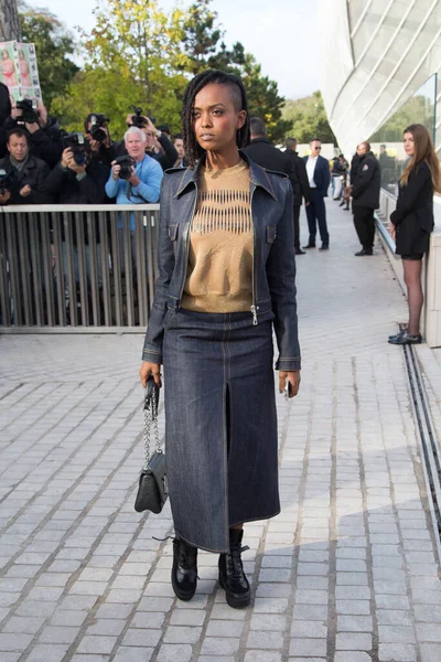 Amerikalı Şarkıcı Kelela Louis Vuitton Show Front Row Paris Moda — Stok fotoğraf