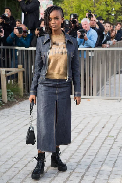 Amerykańska Piosenkarka Kelela Bierze Udział Louis Vuitton Show Front Row — Zdjęcie stockowe