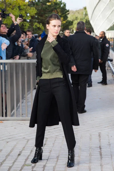 Marine Vacth Účastní Louis Vuitton Show Front Row Paris Fashion — Stock fotografie