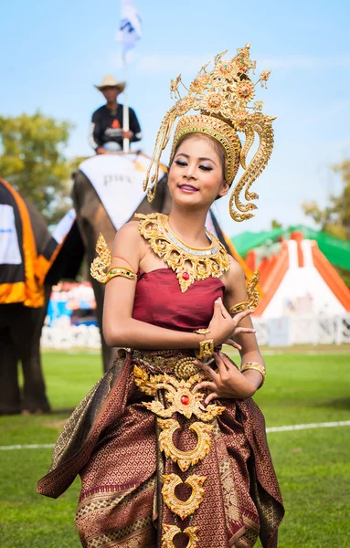 Thailändska dansare dansar — Stockfoto