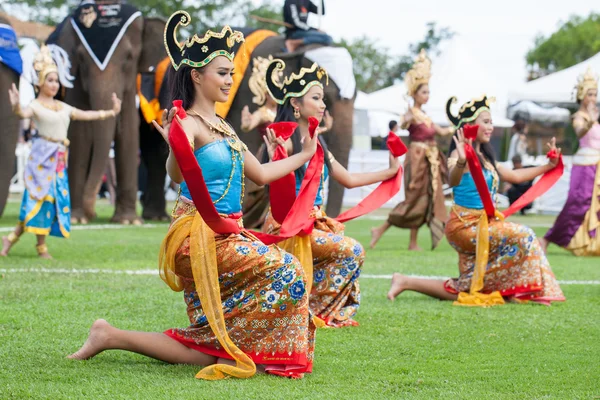 Tajski tancerzy tańca — Zdjęcie stockowe