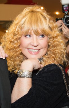 Şarkıcı Alla Pugacheva