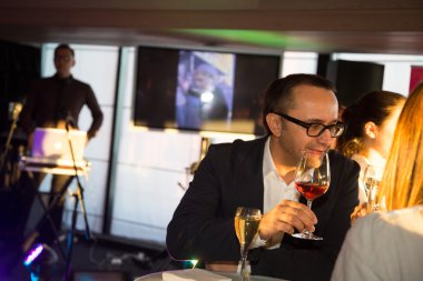 Parti Hollywood Reporter dergi beyaz