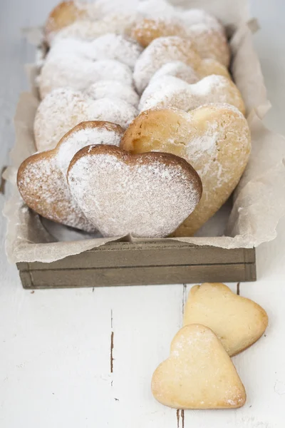 Delicious cookies with hearts to Valentine's Day on a white wood — Stock Photo, Image