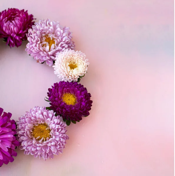 Bandera Cuadrada Madera Rosa Con Flores Astros Una Corona Lugar —  Fotos de Stock