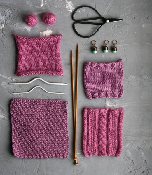 Top View Knitting Accessories Samples Knitted Products Lie Gray Concrete — Stock Photo, Image