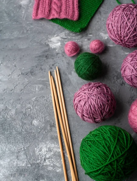 Muestras Patrones Verdes Púrpura Grandes Bolas Colores Verde Púrpura Agujas —  Fotos de Stock