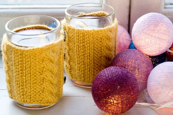 Two cups of delicious tea in yellow knitted sweater — Stock Photo, Image