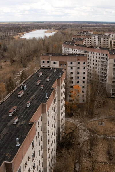 Blick vom Dach eines 16-stöckigen Mehrfamilienhauses in der Stadt Pripyat, ch — Stockfoto