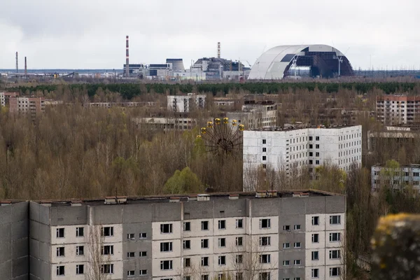 Vista desde el techo de la casa de apartamentos de 16 pisos en Pripyat, Ch Fotos de stock