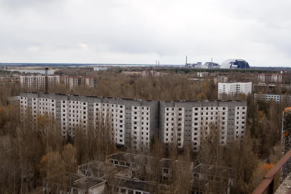 Vista do telhado da casa de apartamento de 16 andares na cidade de Pripyat, Ch Imagem De Stock