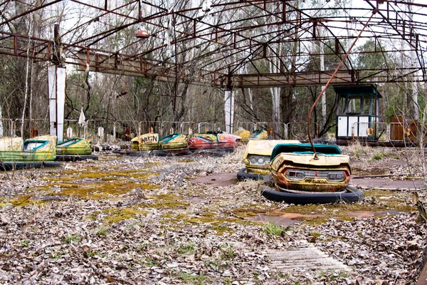 Opuszczony park rozrywki w prypeci ghost town, Nuclea powłoki ochronnej w Czarnobylu Zdjęcia Stockowe bez tantiem