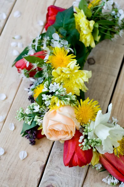 Bouquet of colorful spring flowers lying on the unpainted wooden — Stock Photo, Image