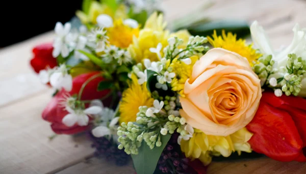 Buquê de flores coloridas da primavera — Fotografia de Stock