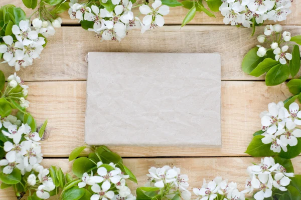 Fondo in legno naturale con fiori bianchi alberi da frutto — Foto Stock