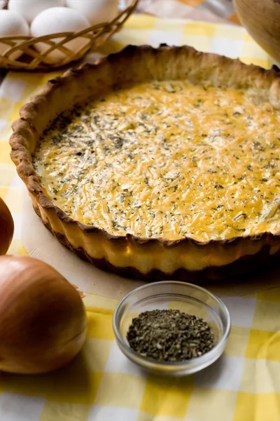 Traditional rustic vegetarian pie with onions and cheese — Stock Photo, Image