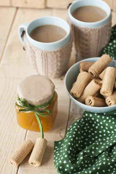 Apple jam, biscuits and coffee with milk for breakfast — Stock Photo, Image