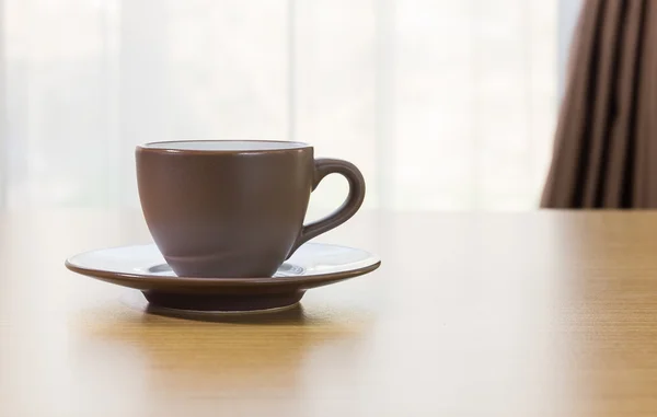 Coffee cup on wood table — Stock Photo, Image