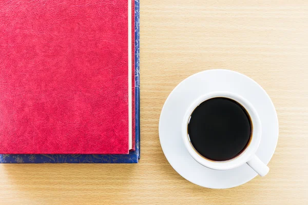 Café em uma mesa de madeira — Fotografia de Stock