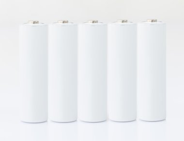 Beyaz üzerine AA süt