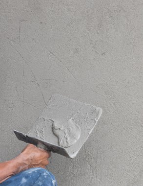 Oluşturucu işçi sıva beton