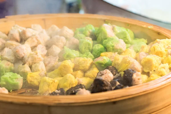 Chinês cozido no vapor Dumpling em vaso — Fotografia de Stock